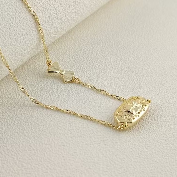 Kendra Scott LoveShackFancy Bow Gold Elisa Necklace - Picture 3 of 4